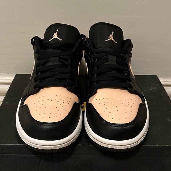 Shoes are called Jordan 1 low ‘crimson tint’ , condition: very good, size: 10 - Picture 2 of 4